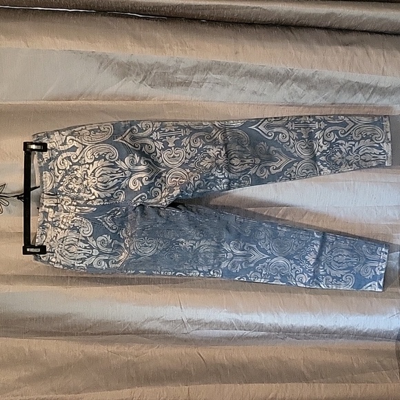 NY & Company Silverprint Jeans - Picture 2 of 16